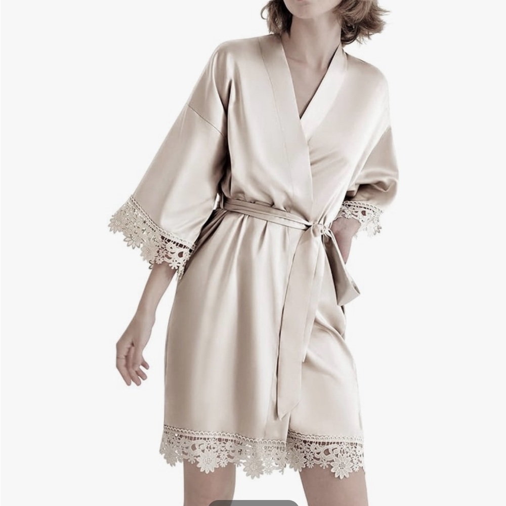 Sioro white satin Robe NEVER WORN
